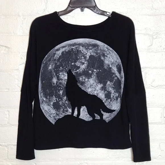 Wolf & Moon Top - Picture 1 of 4